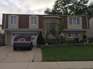 1118 S Busse Rd, Mount Prospect, IL 60056