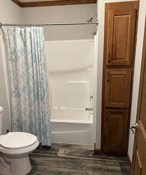 415 Thomas Ln — Photo 13