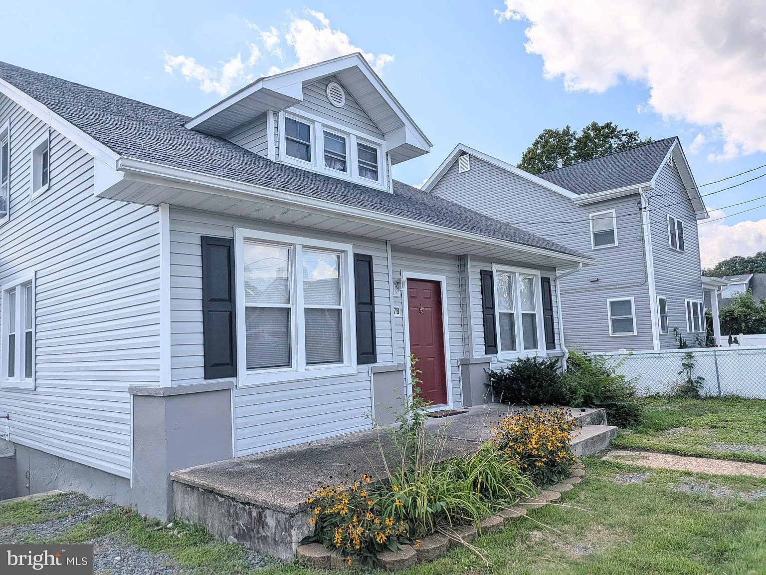 3 bed, 2.0 bath, 1306 sqft, $2,700 — Photo 2