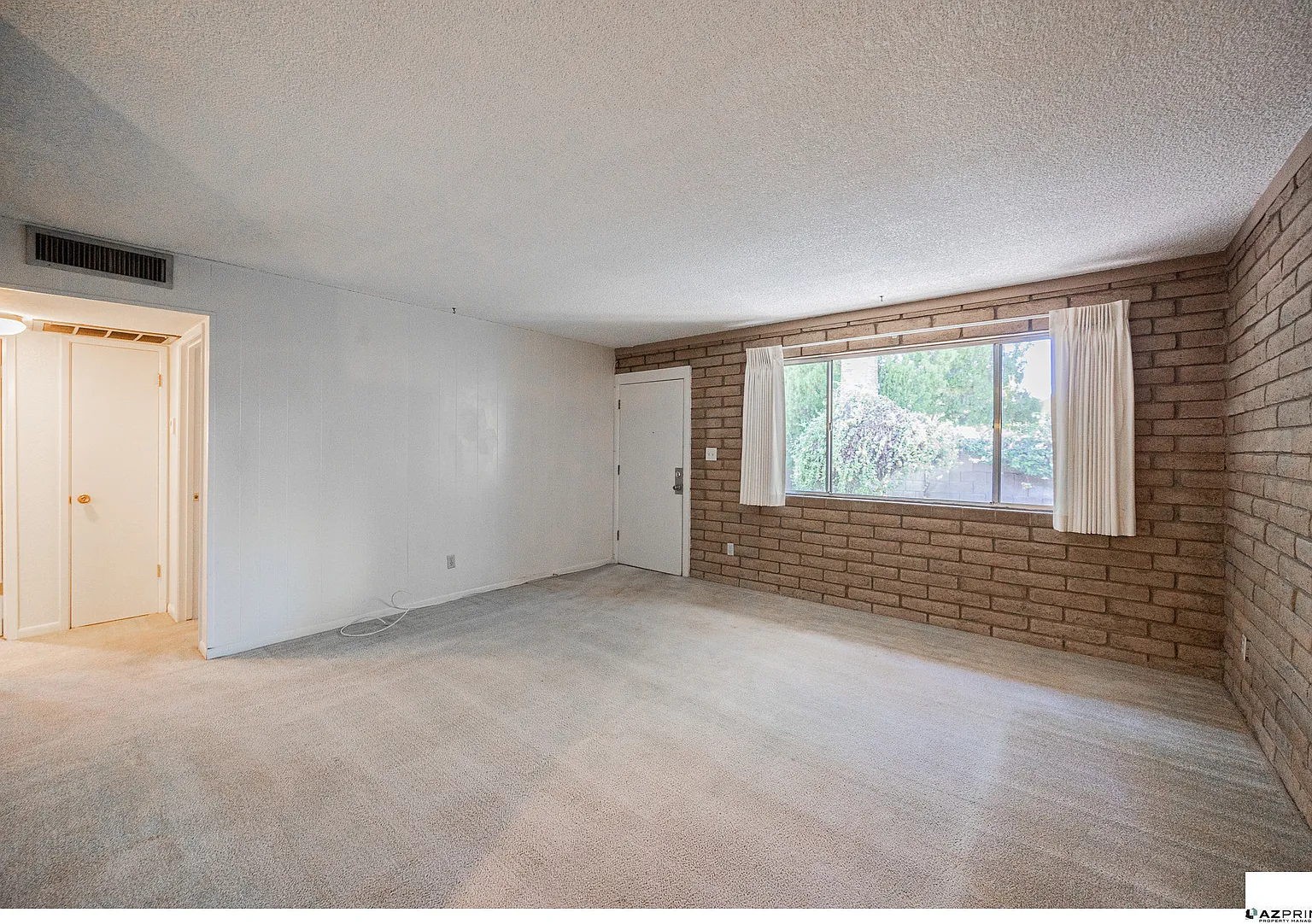 Charming 2/1 Phoenix Apartment - Prime Location & Comfort! — Photo 4