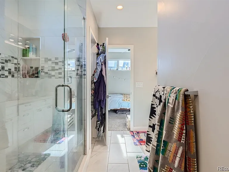 1272 Yates St #6 — Photo 16