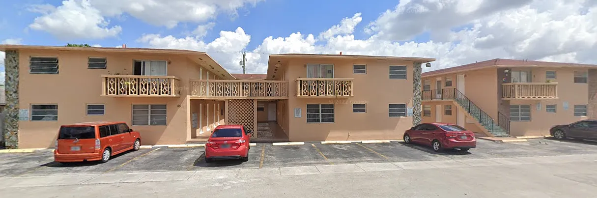Las Brisas Apartments — Photo 1
