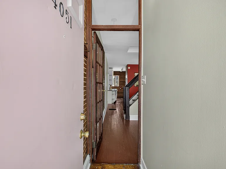 4051 Ludlow St — Photo 3