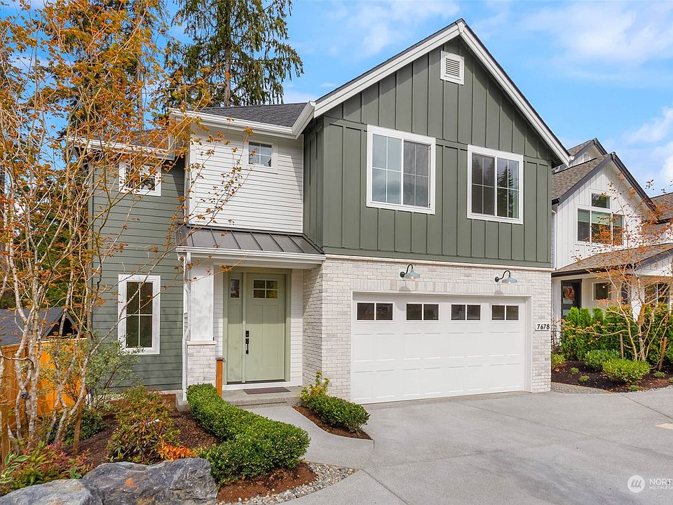 Spacious driveway for plenty of parking>