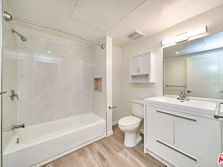 951 S Wilton Pl #204 — Photo 17
