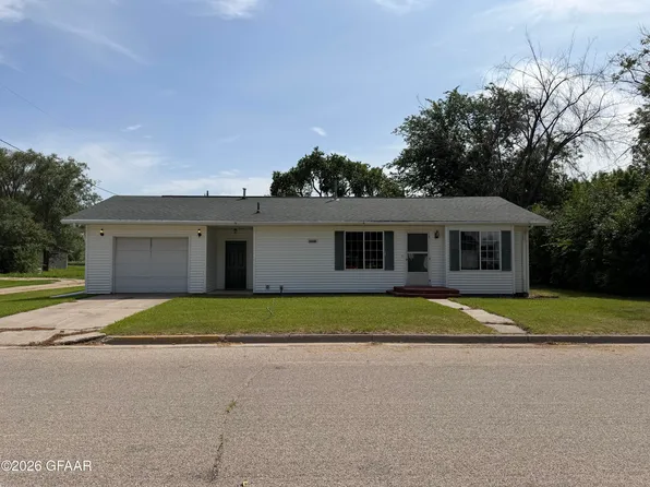 104 7th St E, Park River, ND 58270