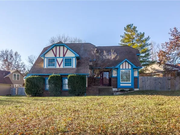 4313 Wimbledon Dr, Lawrence, KS 66047