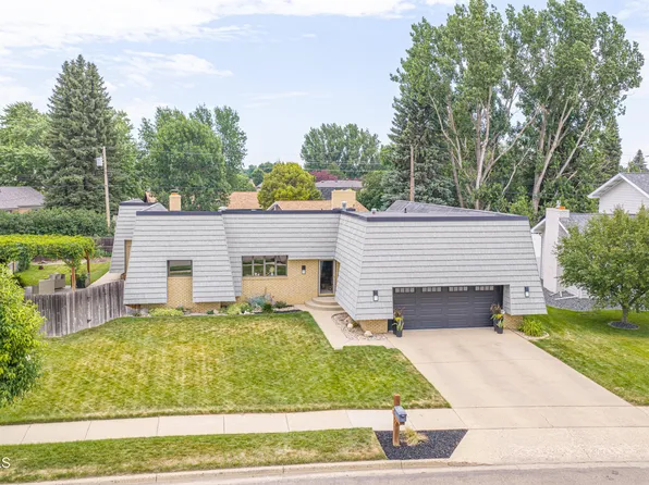 1613 E Hillcourt, Williston, ND 58801