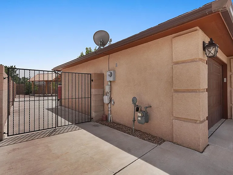 8620 Casa Verde Ave NW — Photo 41