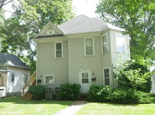 411 1/2 1st Ave NE, Oelwein, IA 50662
