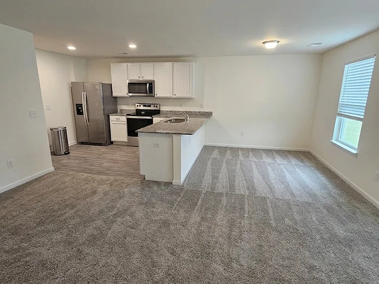 1099 Crescent Moon Loop — Photo 2