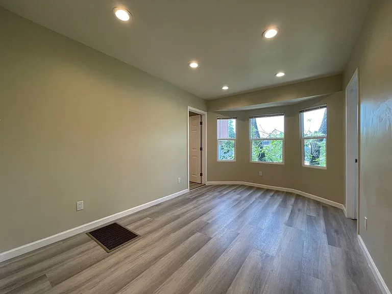 2535 Wallace St — Photo 4