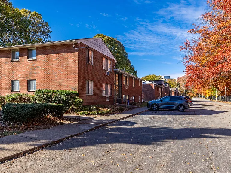 Northside Manor Apartments — Photo 5