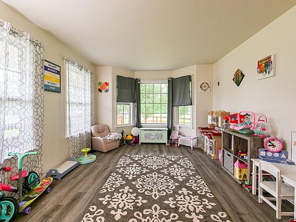 3rd image of 4727 Tall Oak Dr