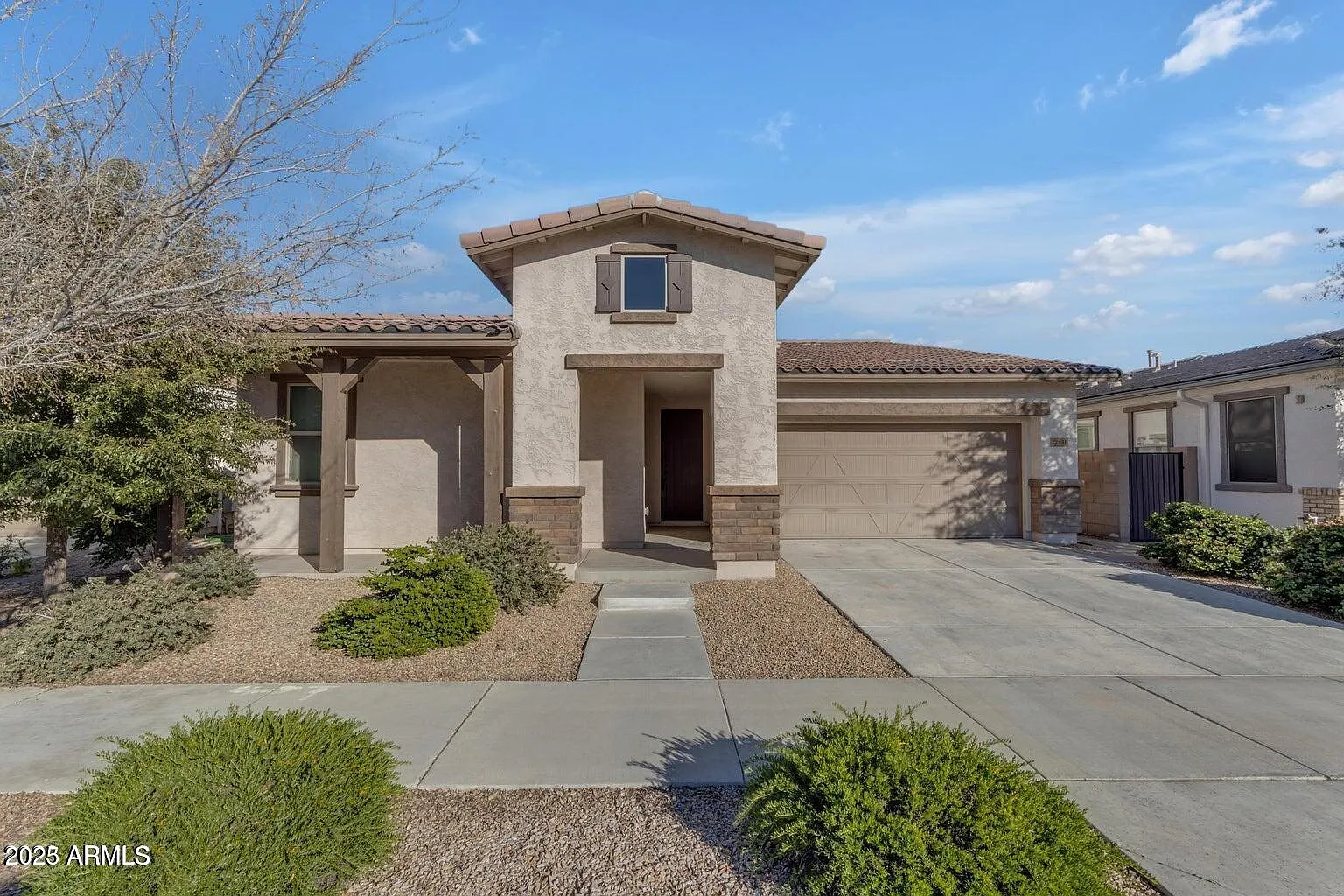4 bed, 3.0 bath, 2308 sqft, $2,600 — Photo 2