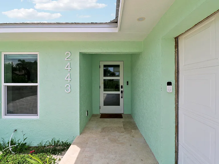 2443 E Edgewater Dr — Photo 7