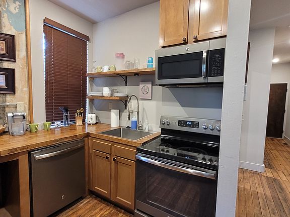 4th image of 338 Forest Ave #B1