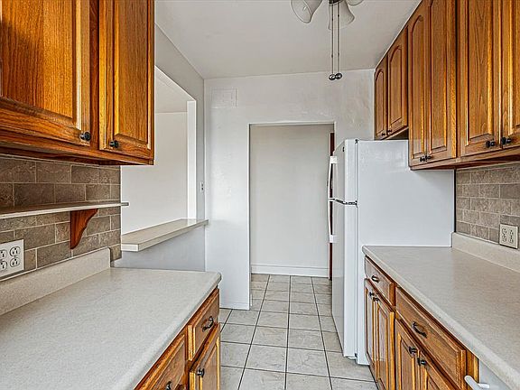 5th image of 30-15 Hobart St #4D