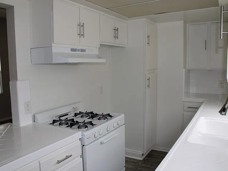 1121 E. 3rd St. — Photo 3