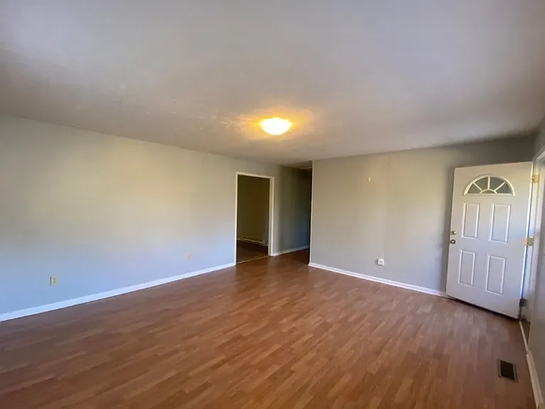428 Fairgrounds Rd — Photo 3