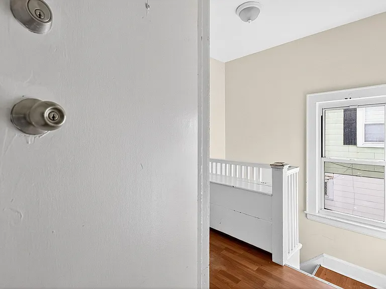 49 Welland Ave — Photo 7