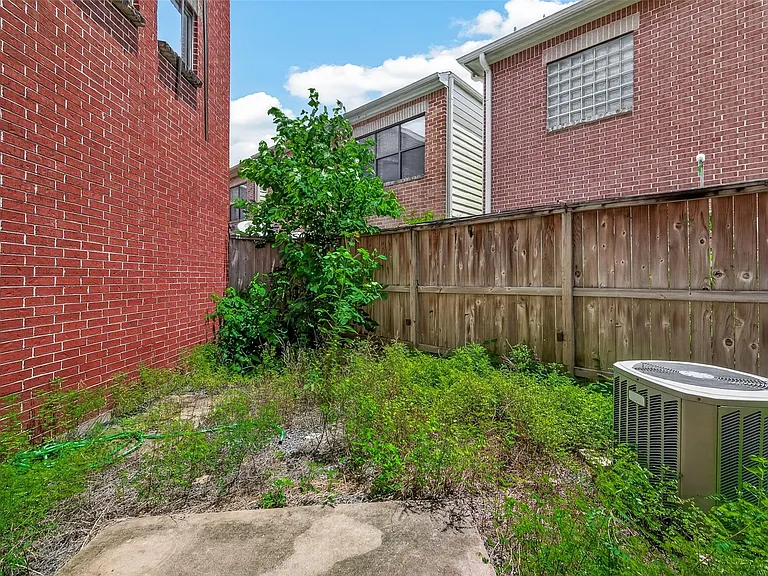 9829 Madeline Alyssa Ct — Photo 40
