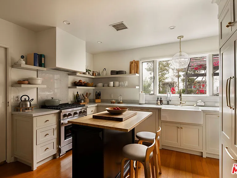 127 N Gower St — Photo 13
