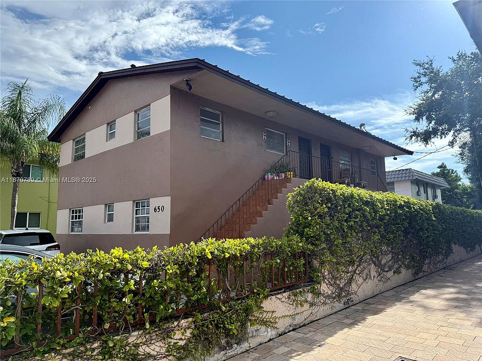 2nd image of 650 SW 42nd Ave