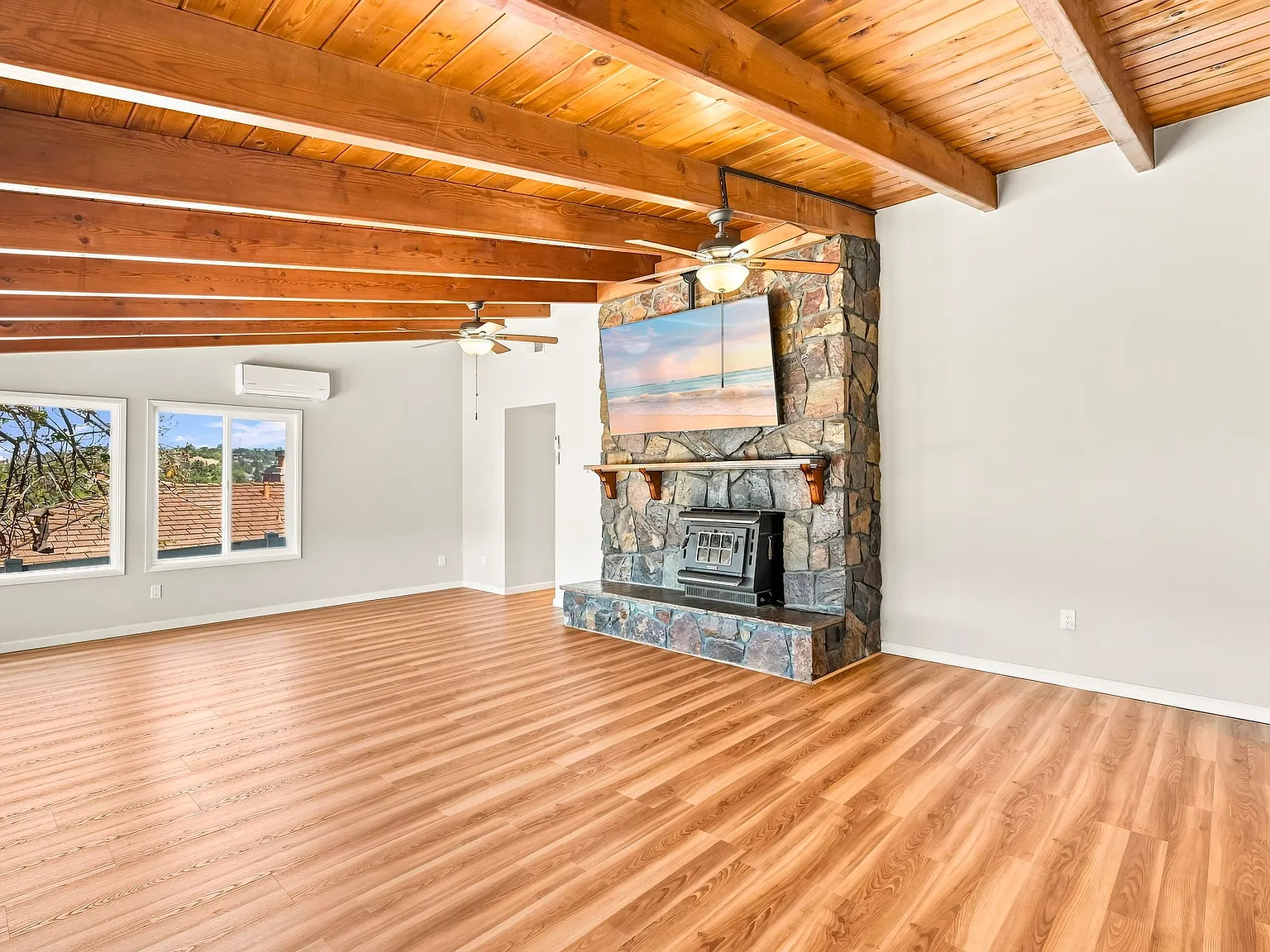 3 bed, 2084 sqft, $4,499 — Photo 4