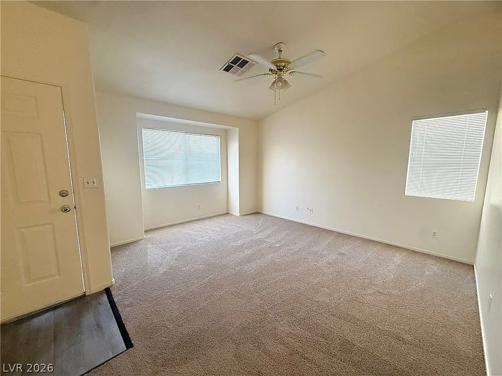 3 bed, 2.0 bath, 1076 sqft, $1,940 — Photo 3