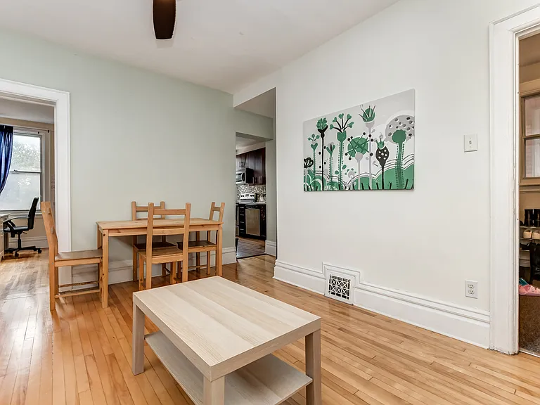 1074 Gladstone Ave — Photo 8
