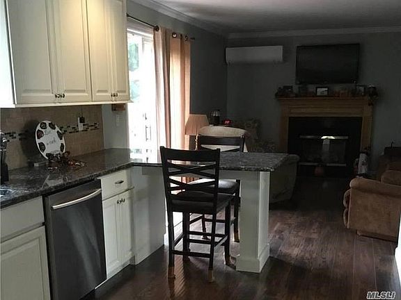 4th image of 176 Nina St
