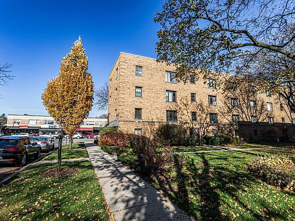 2nd image of 1557 Monroe Ave #1D
