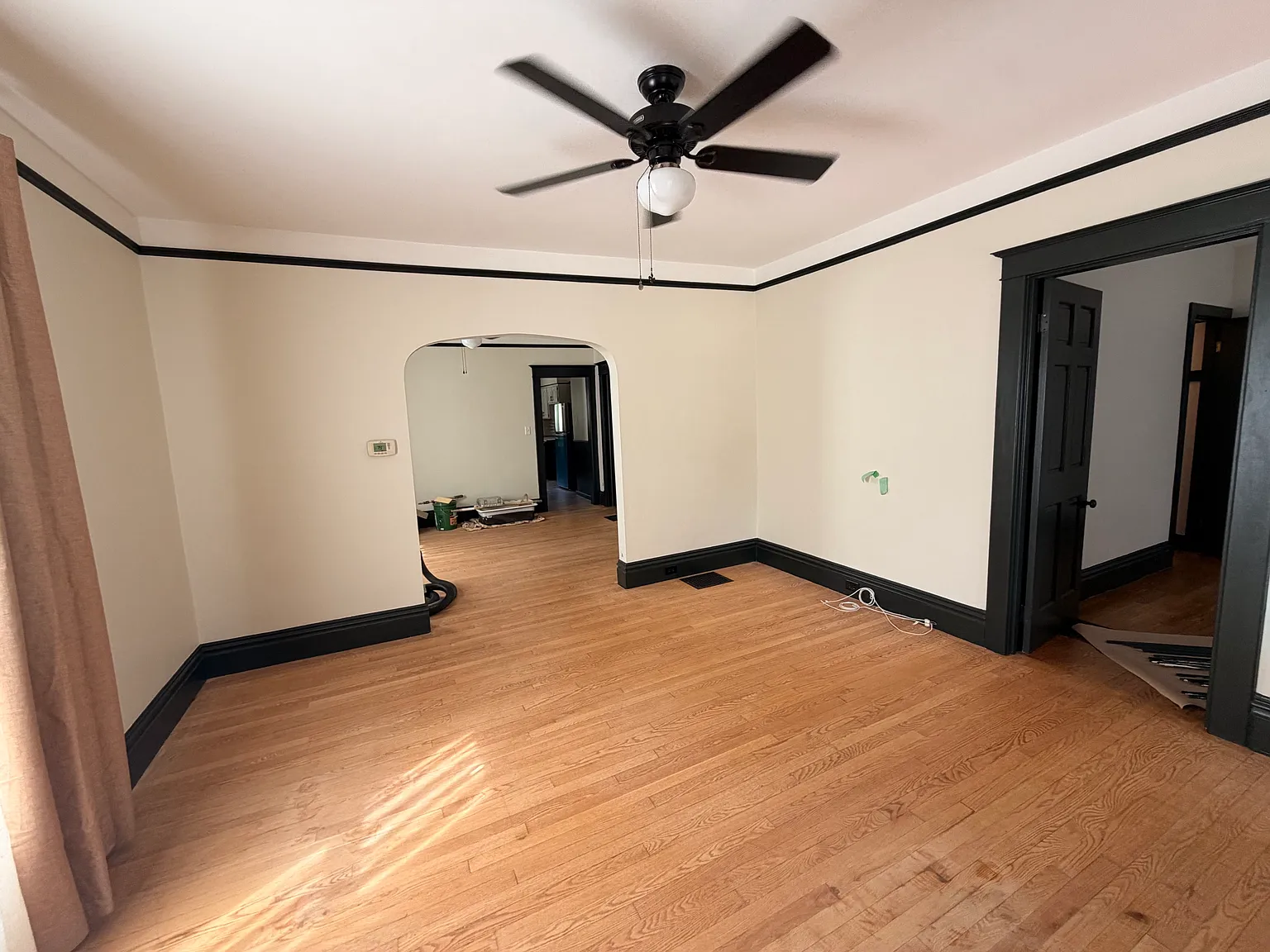 Newly Renovated 3BR Lower Unit Near Medical Mile and Downtown — Photo 2