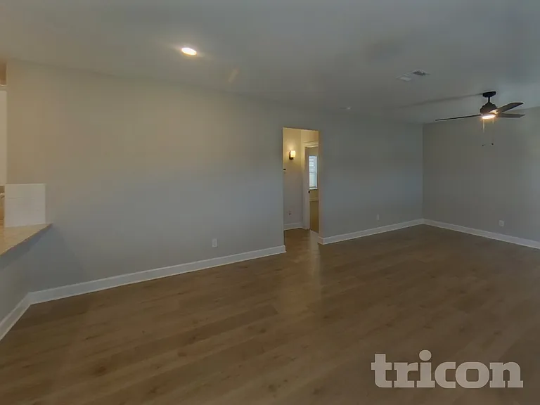 1105 Butler Ave — Photo 3