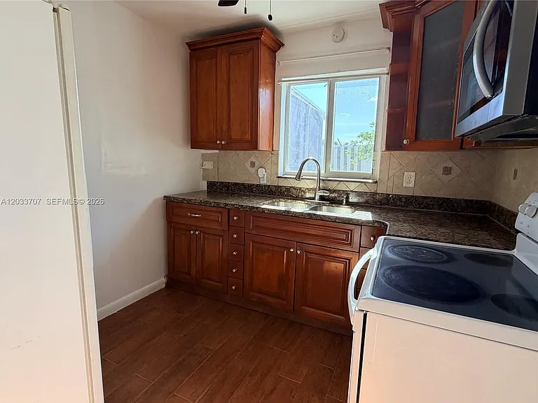 2500 Sunshine Blvd — Photo 2