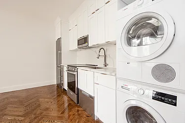 Rented by R New York