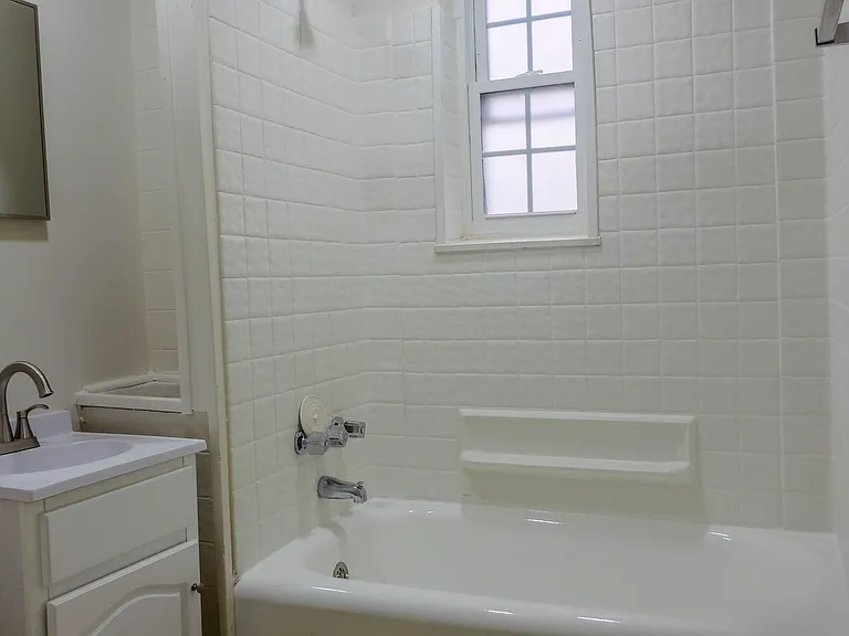 775 E. Broad St — Photo 28