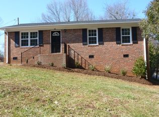 208 W Simmons St, Landrum, SC 29356