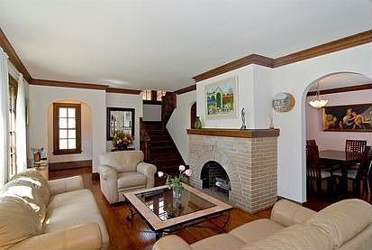 3rd image of 1122 N Elmwood Ave
