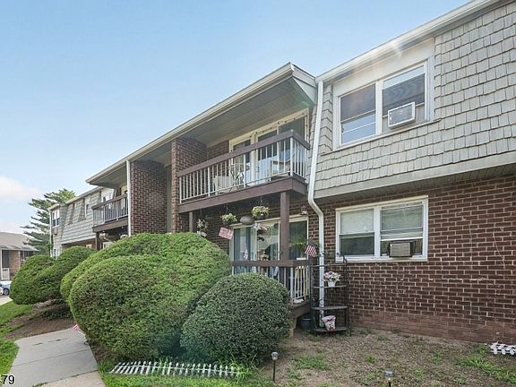 2nd image of 34 Deanna Dr BLDG 34 #94