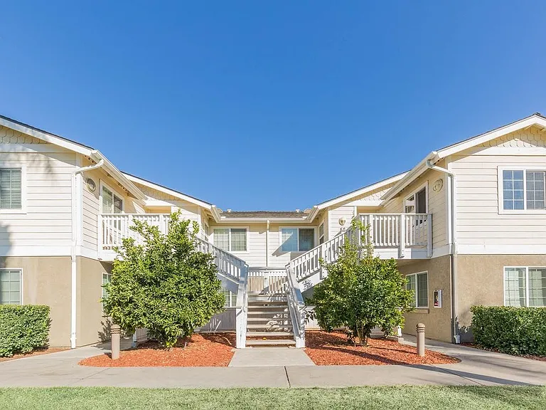 Citrus Court Apartments — Photo 22
