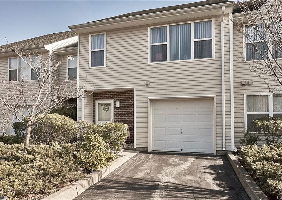 1st image of 11 Deer Ct Dr