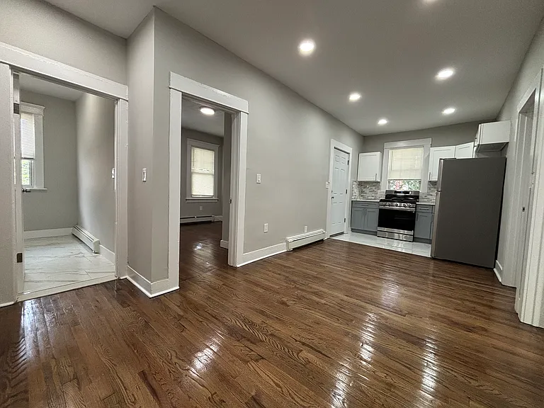 1561 Chapel St #F — Photo 1