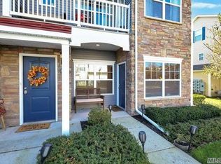 61 Barley Ln, Patchogue, NY 11772