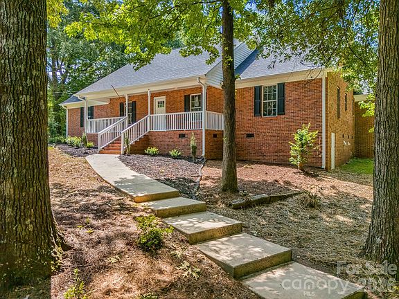 2nd image of 663 Lakeside Dr