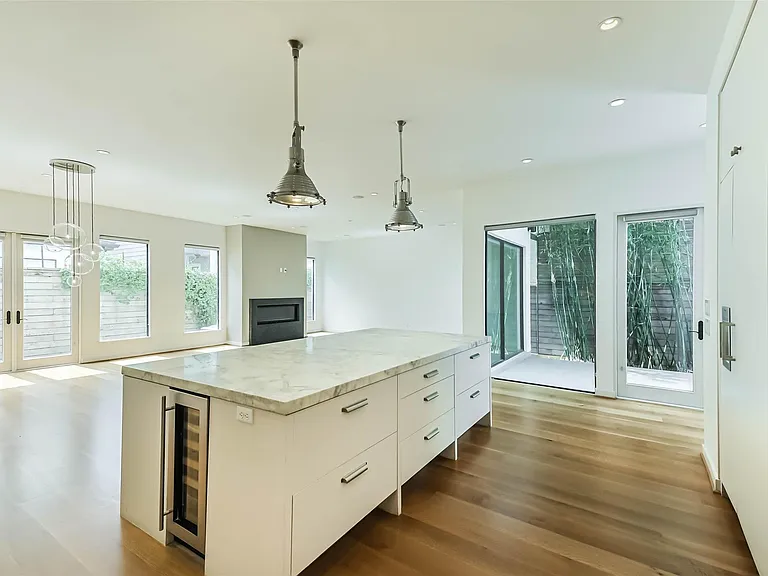 815 Alexander St — Photo 20