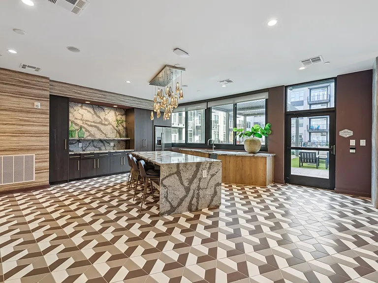 Link Apartments Broad Ave — Photo 14