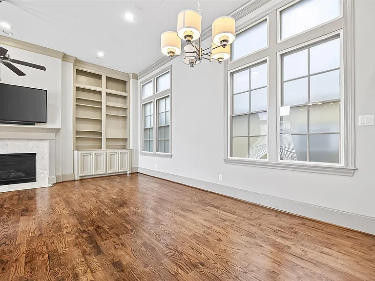 308 W Bell St — Photo 25
