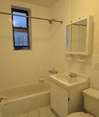 Rented by Compass | media 50